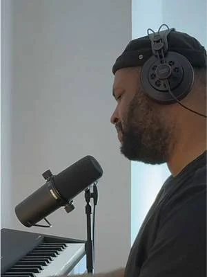 Another preview of my new song “I Tried” (work in progress) Leave your thoughts in the comments 🫶 Full version available on Instagram for all subscribers 🥰 I wrote this song at the beginning of this year to let out all the negative emotions that accompanied me over the winter, to get a new start, to let go and continue my year more positive. But it also reflects some other difficult moments I had over the past weeks and months, so I wanted to share it with you, for you and me to listen to it whenever we feel like something is pulling us down, to allow us to feel trough it, knowing that we will get up again ✨ #wip #new #originalsong #emotionalsong #singersongwriter